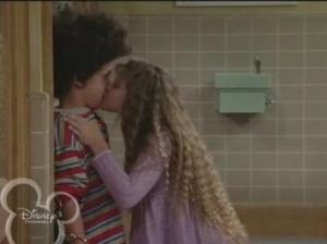 Cory-and-Topanga-first-kiss